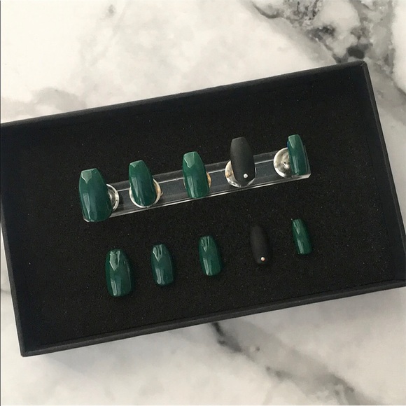 Handmade EnvyGreen set - press-on nails. - Picture 2 of 4